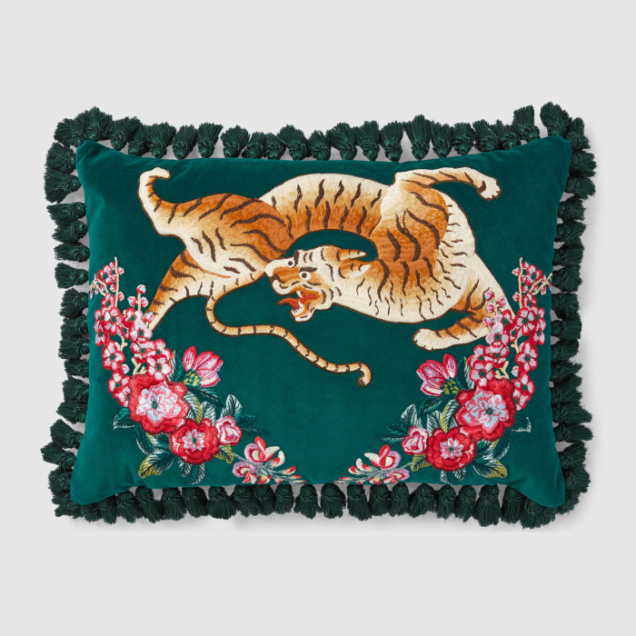 482742_ZAF17_3608_001_100_0000_Light-Velvet-cushion-with-tiger-embroidery
