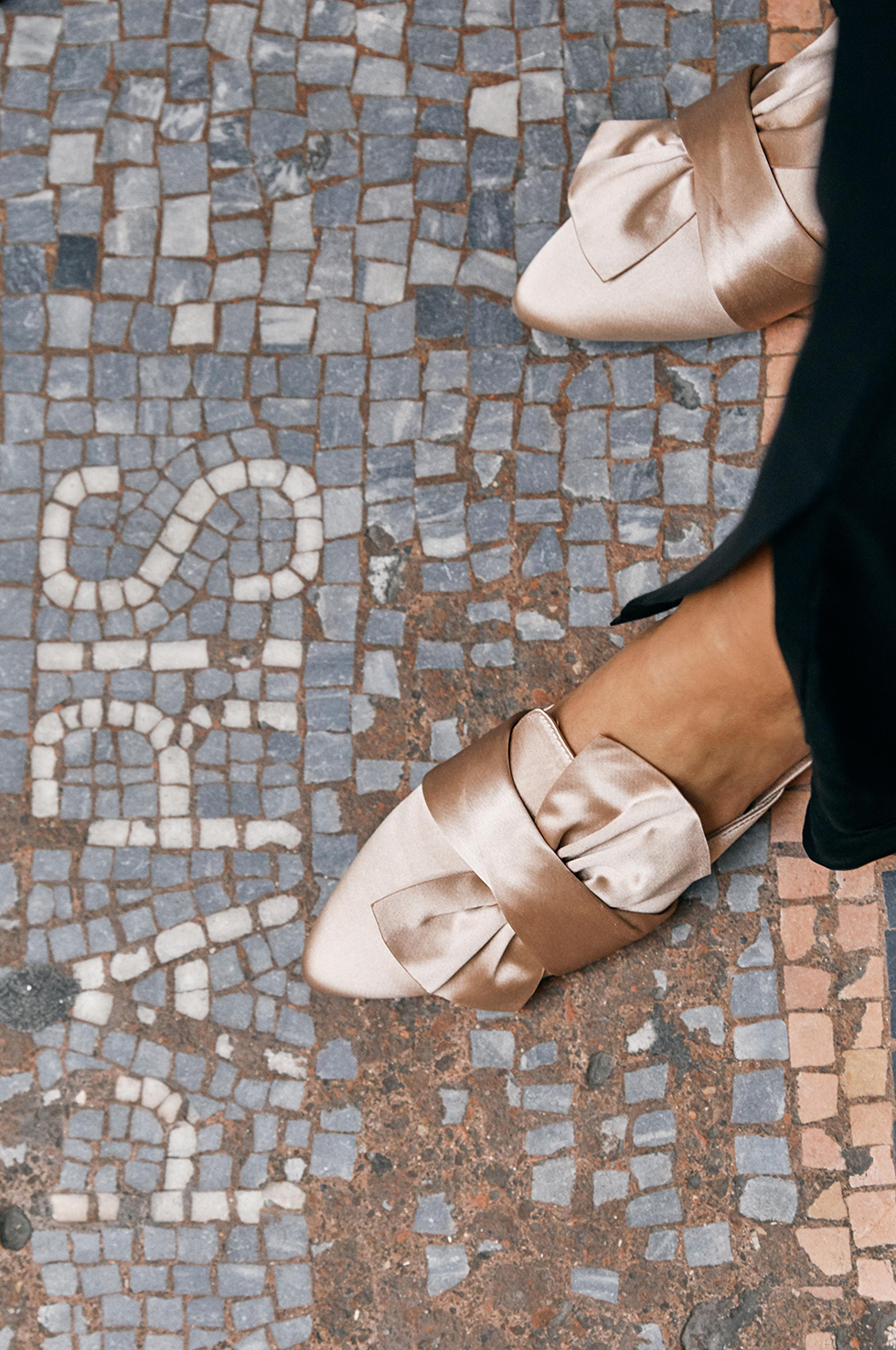 Photo: Fahrman mor/barnkollektion AW17 Launch: 2017-45 AD: WAG Photo planning: Search term: Image name: AEAR Image content: 7003579-01 Shirt Orion 1030511-03 Byxa M Vida Ben 7001601-01 Blazer Samira 7002754-01 Trousers Samira Fahrmans 7004089-01 Sanda